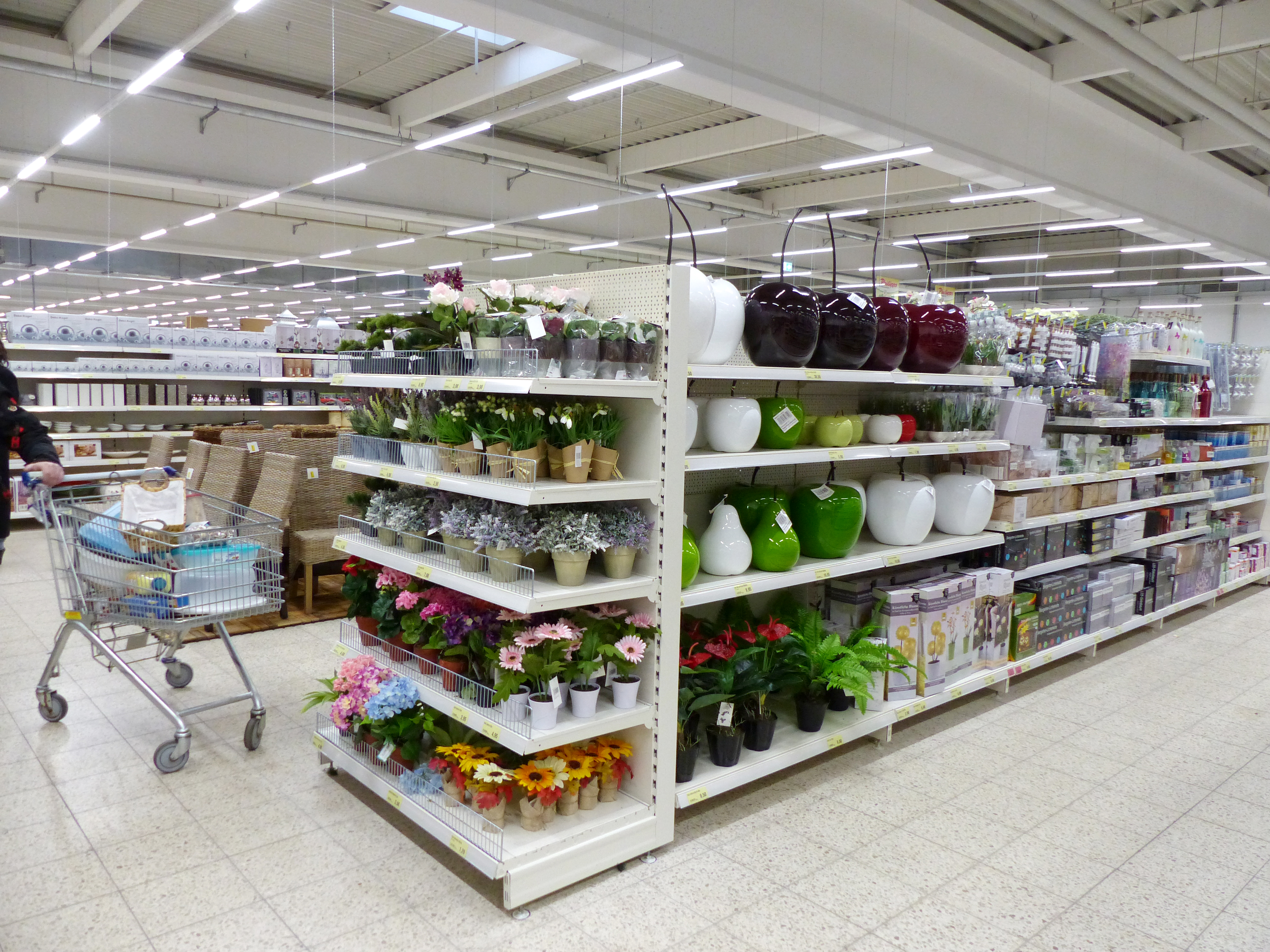 Supermarket LED linear lighting retrofit in Munich, Germany
